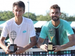 Стаховский с Гранольерсом выиграли теннисный турнир в Ньюпорте