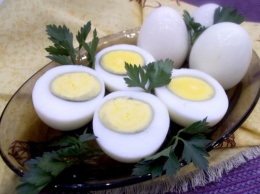 Медики не советуют употреблять в пищу яйца, которые варились дольше 10 минут