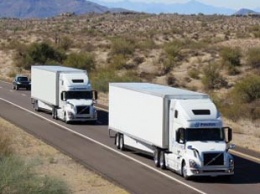 Новый автопилот позволяет управлять двумя грузовиками одновременно