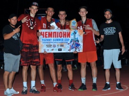 В Одессе и Южном провели крупные турниры по уличному баскетболу