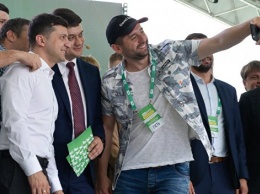 "Будьте людьми, не воруйте": Зеленский провел первую встречу с однопартийцами