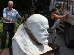 В Никитском ботсаду вместо статуи богини Флоры установили бюст Ленина