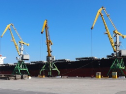 В николаевском спецпорту «Ольвия» пришвартовалось самое большое судно, которое порт принимал в своей акватории с начала года (ФОТО)