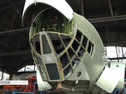 Как в Николаеве реанимируют самолеты и БТРы для украинской армии (ВИДЕО)