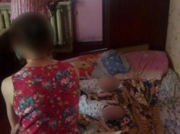 В Запорожской области пьяная многодетная мать "лишилась" малышей