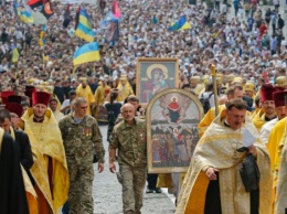 В столице верующие собираются на ул. Владимирской, где начнется крестный ход ко Дню Крещения Руси