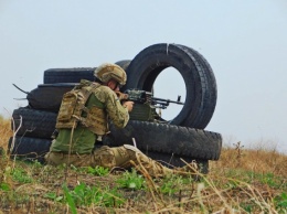 Пулеметчики-морпехи из 36-й бригады получили медаль за стрельбу в Донецкой области