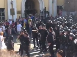 Около 300 человек задержали в Москве у здания мэрии по состоянию на 15:15