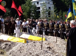 В ВСУ очередной скандал из-за участия в перезахоонени останков бойцов дивизии "Галичина"