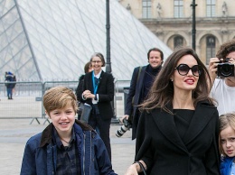 Вся в отца: дочь Анджелины Джоли и Бреда Питта окончательно превращается в мальчика