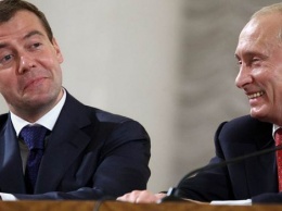 «Сибирь горит, Иркутск затопило, а у него собачки»: Садальский обрушился на Медведева
