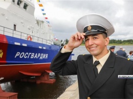 Спущен на воду еще один катер для охраны Крымского моста