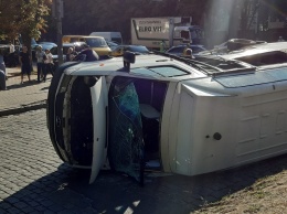Масштабное ДТП в Днепре: маршрутка перевернулась из-за пьяного водителя легковушки