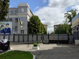 В Харькове призывника заковали в наручники и отвезли на сборный пункт. В военкомате опровергают