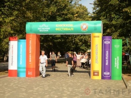 В парке Шевченко открылся книжный фестиваль «Зеленая волна»