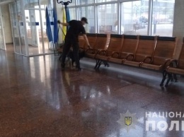 В Харькове эвакуировали аэропорт и мэрию