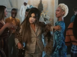 Ариана Гранде играет ревнивую девушку в клипе на песню Boyfriend, записанную с группой Social House