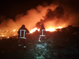 На Николаевщине - очередной пожар на свалке: в Вознесенске со вчерашнего вечера горит полигон ТБО (ФОТО)