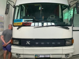 На границе с Польшей пограничники обнаружили в рейсовом автобусе тонну контрабандных конфет