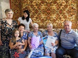 Столетнюю жительницу Николаева поздравили с юбилеем