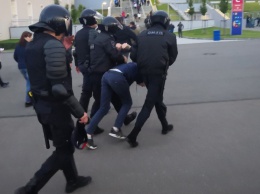 ОМОН снова избил болельщиков в России, пострадали фанаты "Зенита": видео