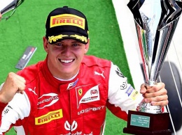 Сын Шумахера впервые выиграл гонку в Формуле-2