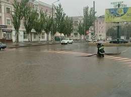 Непогода продолжает бушевать в Украине: обесточено 59 н. п., падают деревья, размыта дорога