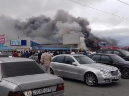 В одном из главных торговых центров Баку произошел пожар - 7 пострадавших