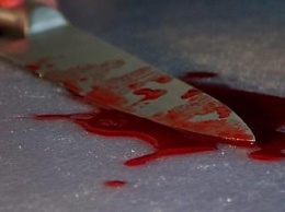 Пражские страсти! В мариупольском баре мужчина изрезал ножом бывшую жену и покончил с собой
