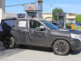 Появились первые фото обновленного внедорожника Jeep Grand Cherokee 2021