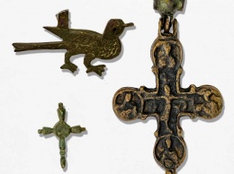 На Полтавщине военный случайно нашел древние кресты (фото)