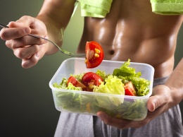 Эксперт не рекомендует изнурять себя диетами и физическими нагрузками