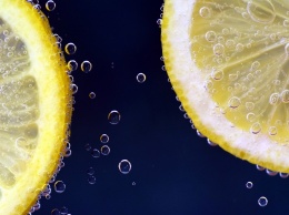 Химики изобрели волокно, которое при взаимодействии с потом человека источает аромат лимона