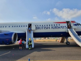 Самолет British Airways совершил экстренную посадку