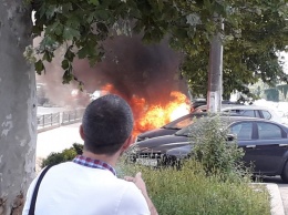 На проспекте Шевченко загорелся автомобиль