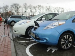 Зеленский утвердил штрафы за парковку на местах для зарядки электромобилей