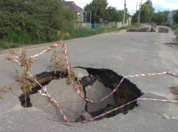 На Луганщине провалилась дорога