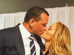 Это любовь! Дженнифер Лопес расторгала сеть романтичным фото с мужем
