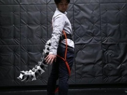 Японские ученые разработали роботизированный хвост для людей