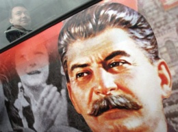В России предлагают возбудить уголовное дело против Сталина - Ъ