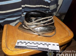 В Тернопольской области двое мужчин пытали односельчанина раскаленным утюгом из-за пропавшей золотой цепочки