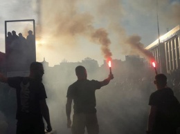 Атамбаева задержали: тысячи людей идут на штурм правительства, новые кадры происходящего