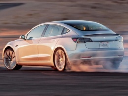 В США проверят заявления Tesla о безопасности Model 3