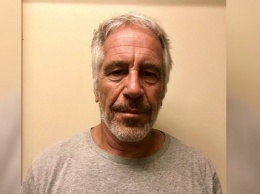 Обвиненный в секс-торговле финансист Джеффри Эпштейн покончил с собой в тюрьме