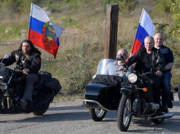 Пока в Москве шел протестный митинг, Путин катался по Крыму на мотоцикле