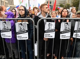 "Отпуская - Допускай": как прошел митинг на Сахарова