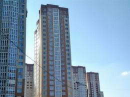 Скандальная стройка на Осокорках: инвесторы заявили о самовольном заселении многоэтажки