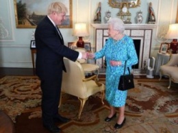 Елизавета II разочарована британским политиками