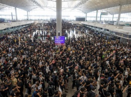 Аэропорт Гонконга отменил все рейсы