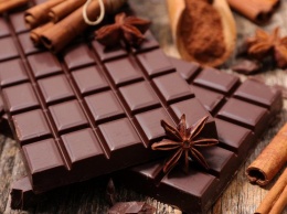 Почему мужчинам нужно есть черный шоколад